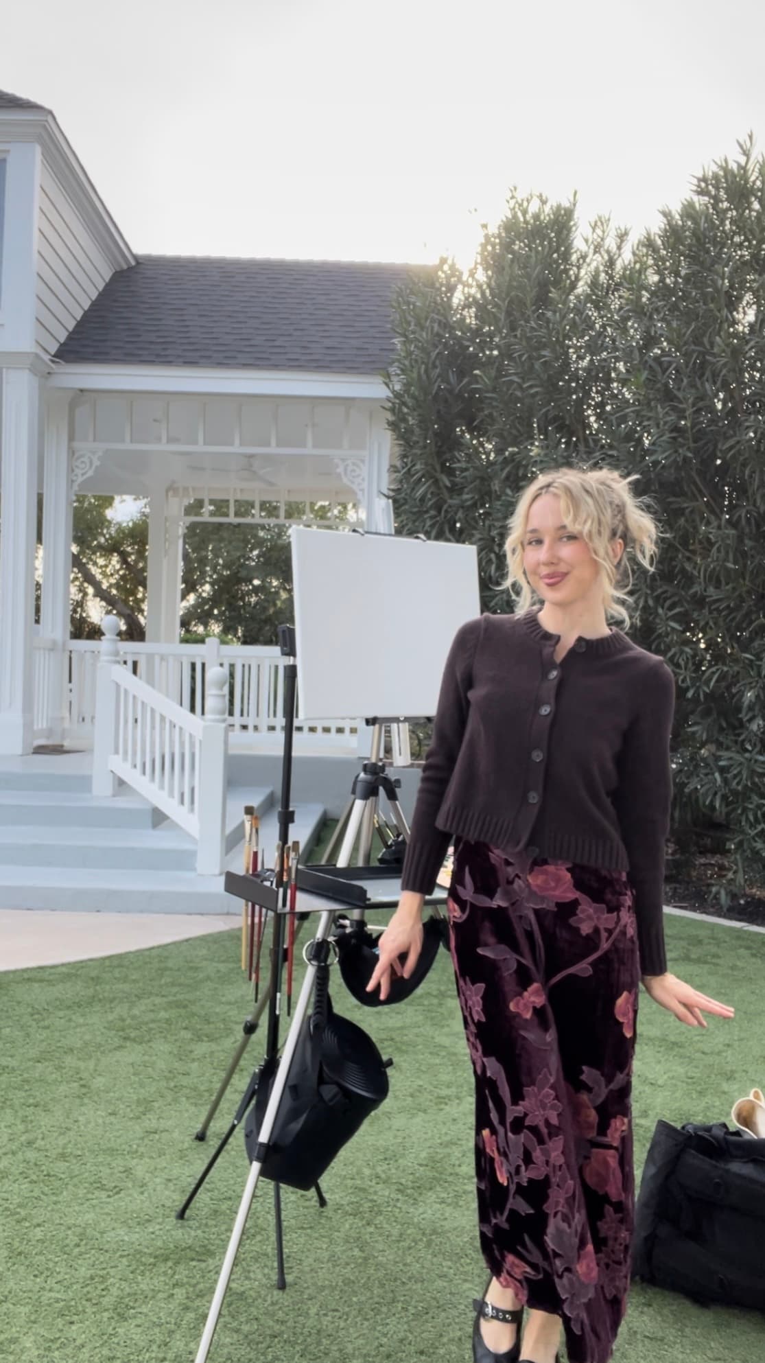 Tessa painting live at a wedding